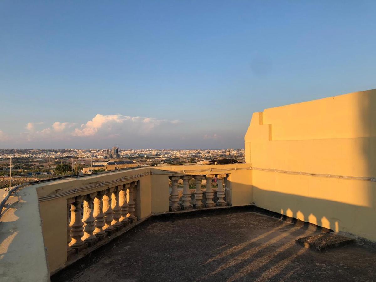 Oleander Butts Inn Zebbug  Luaran gambar