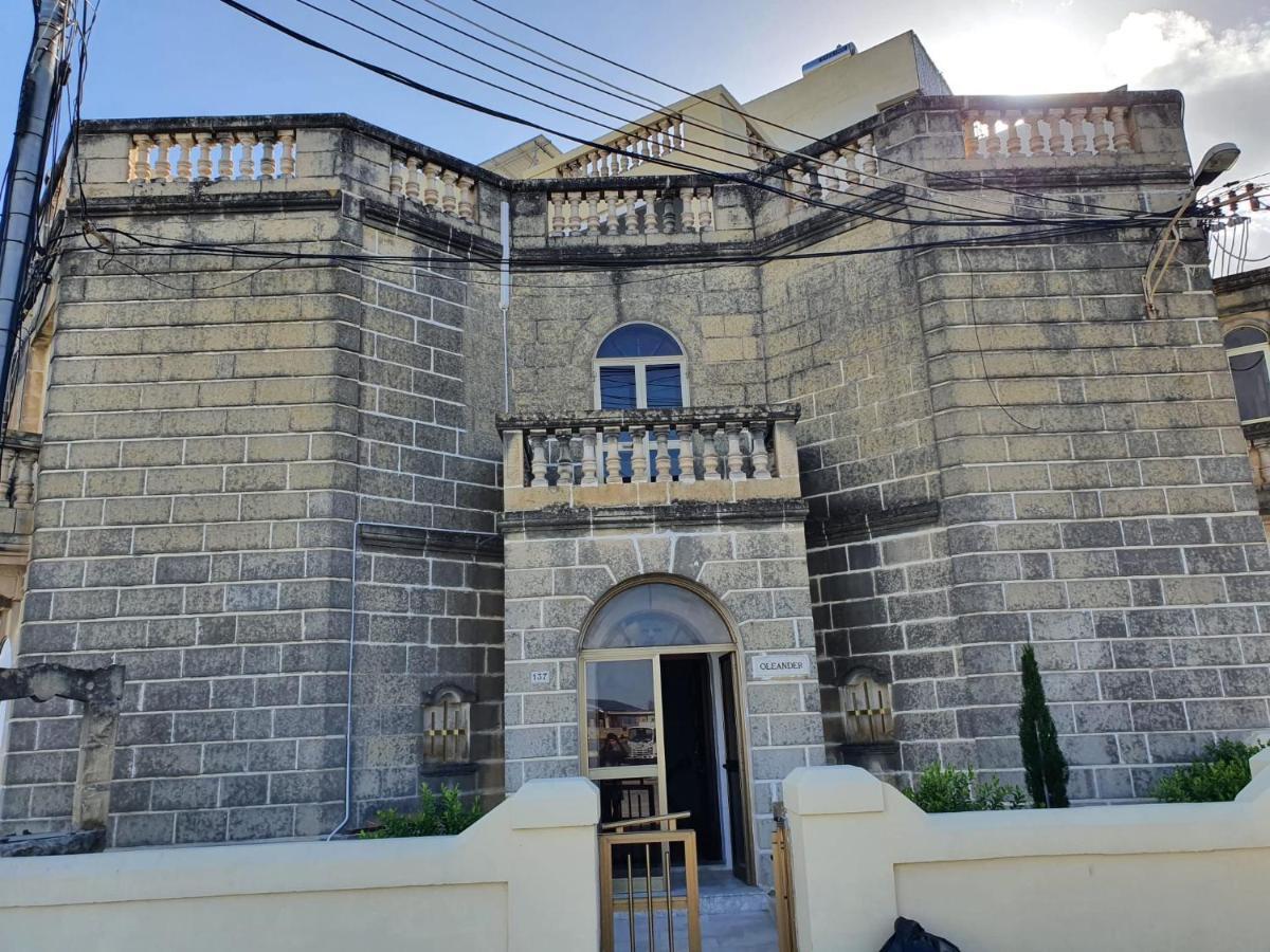 Oleander Butts Inn Zebbug  Luaran gambar